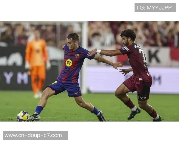 每体：休息日卡萨多到巴萨体育城加练，弗里克对其十分欣赏